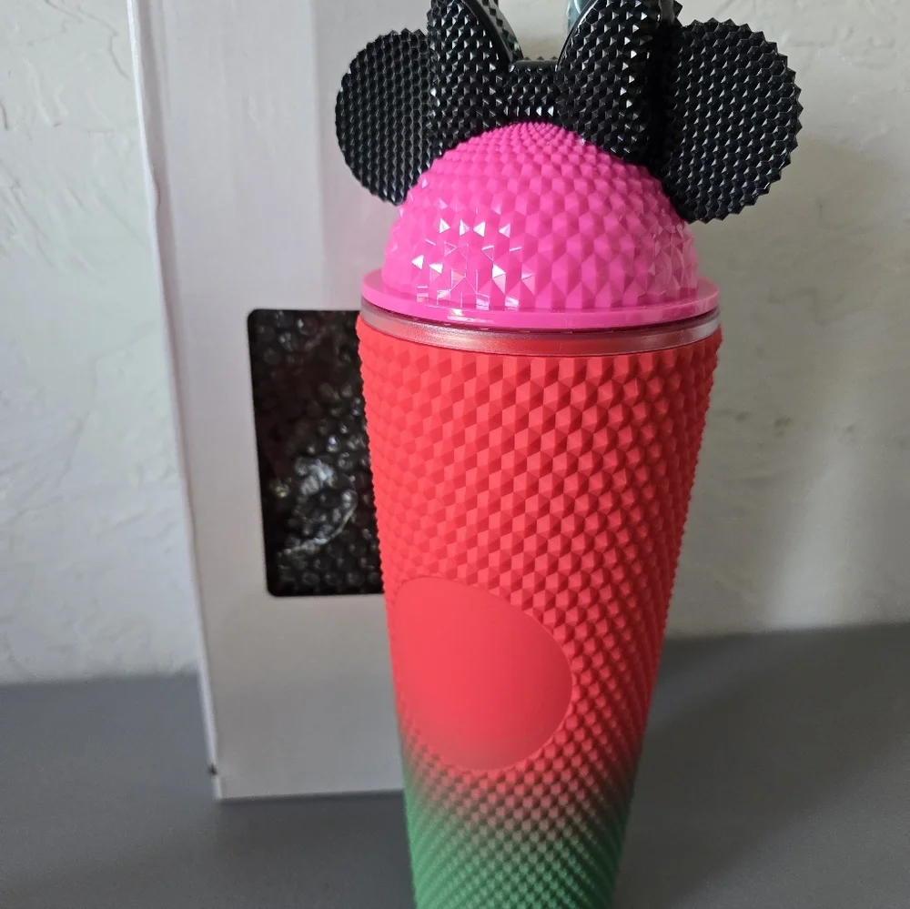 Minnie‎ Cup